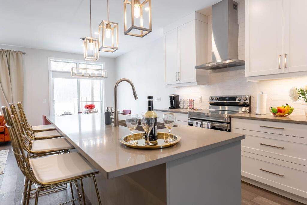 Luxury Niagara 3 Bdr Townhouse /Garage Apartment Ngoại thất bức ảnh