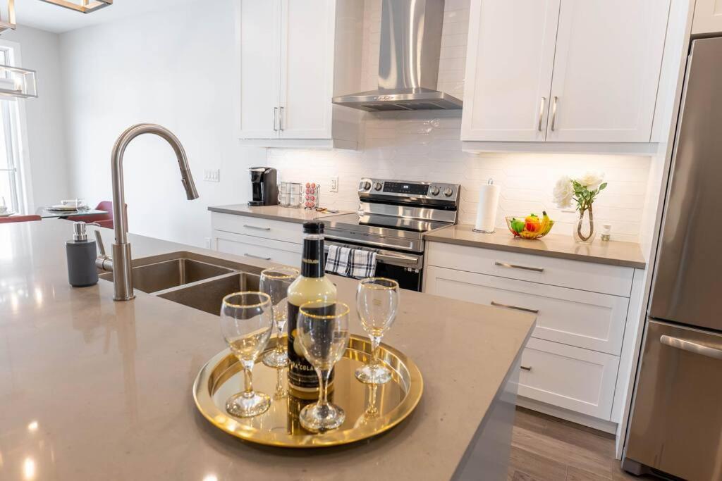 Luxury Niagara 3 Bdr Townhouse /Garage Apartment Ngoại thất bức ảnh