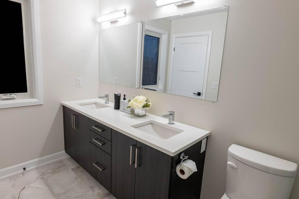 Luxury Niagara 3 Bdr Townhouse /Garage Apartment Ngoại thất bức ảnh